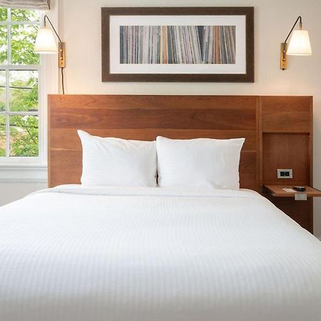 Oakhurst Inn At The University Charlottesville Esterno foto
