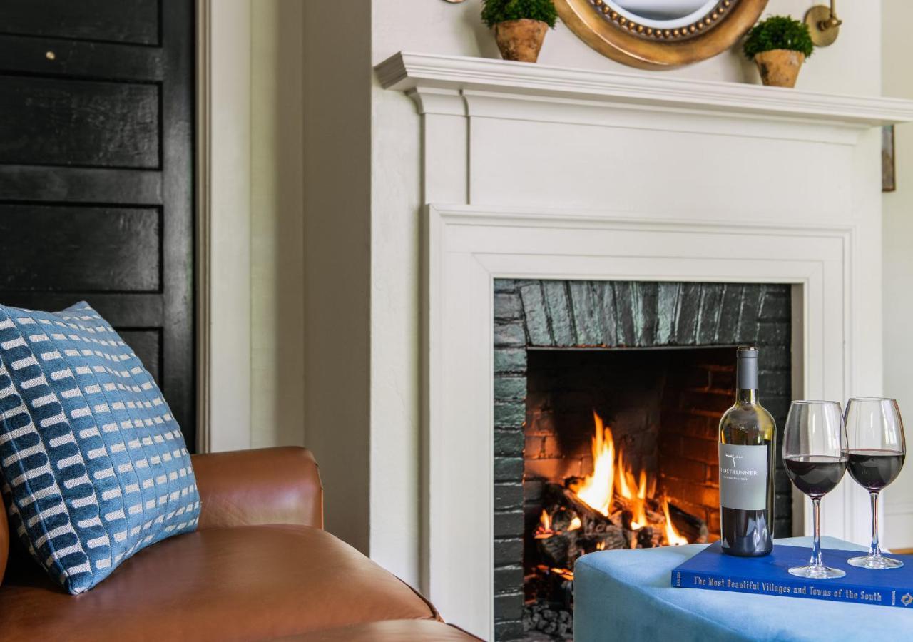 Oakhurst Inn At The University Charlottesville Esterno foto