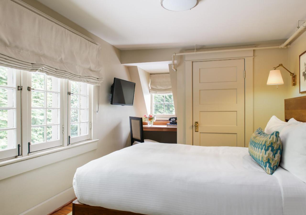 Oakhurst Inn At The University Charlottesville Esterno foto