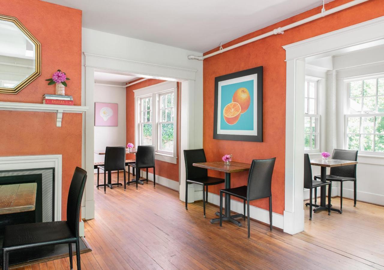 Oakhurst Inn At The University Charlottesville Esterno foto