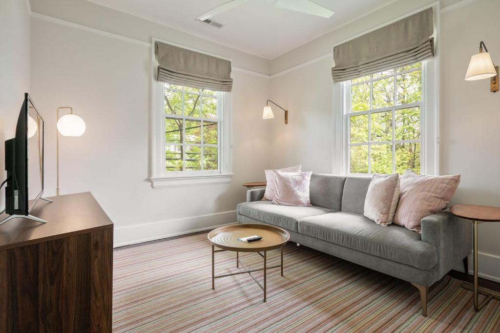 Oakhurst Inn At The University Charlottesville Esterno foto