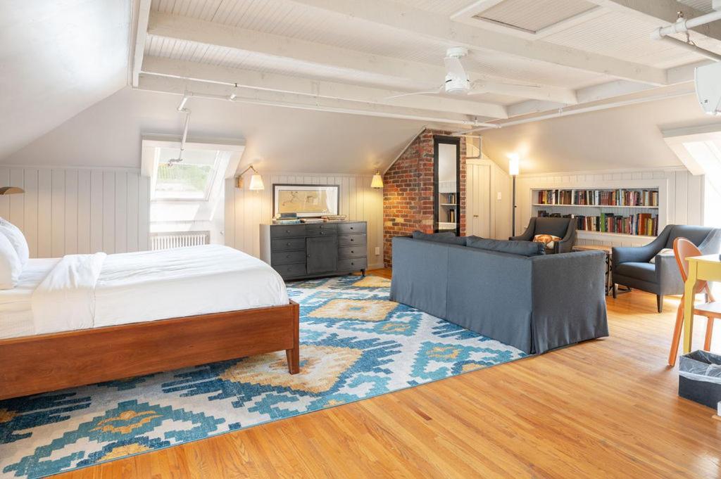 Oakhurst Inn At The University Charlottesville Esterno foto